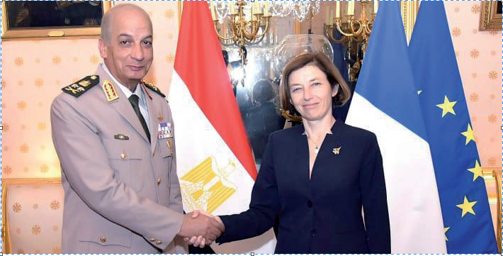 وزير الدفاع يعود إلى القاهرة بعد زيارته لفرنسا