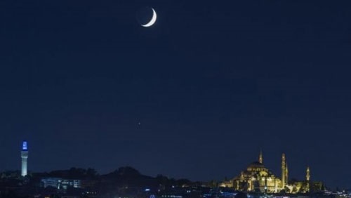 الإفتاء تنفي شائعات إعادة استطلاع هلال شوال وتؤكد الأربعاء أول أيام العيد