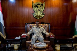 "العسكري السوداني" يدعو الشعب للاستفادة من "ما يجري في دول الجوار"
