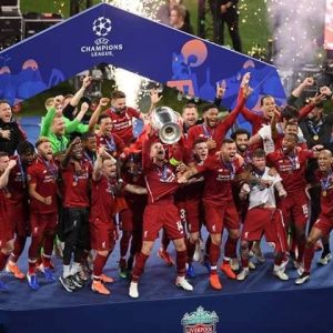 برقم قياسي لـ"محمد صلاح".. ليفربول يطيح بـ" توتنهام" ويتوج بطلا لأوروبا (صور)