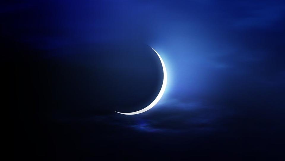 «الفلك» يحدد موعد وقفة عرفات وأول أيام عيد الأضحى ومواقيت الصلاة
