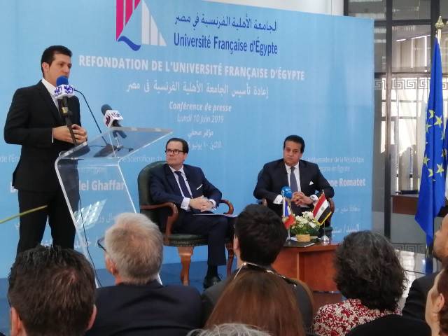 عبدالغفار والسفير الفرنسي يشرحان فلسفة إعادة تأسيس الجامعة الفرنسية