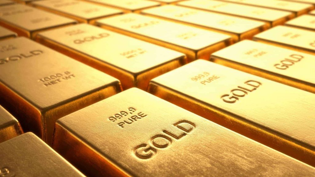 الذهب يتراجع عالميا عن أعلى مستوى منذ 6 سنوات