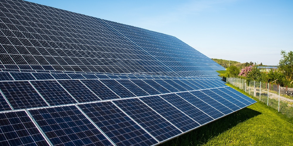 السويدي إليكتريك وكهرباء فرنسا يبدآن تشغيل مشروعات شمسية بقدرة 130 ميجاوات