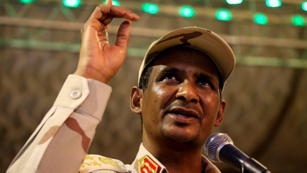 العسكرى السودانى وقوى الحرية يوقعان رسمياً على وثيقة الإعلان الدستوري
