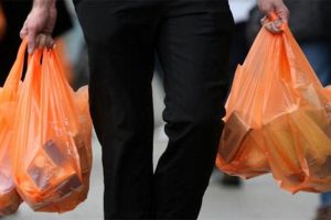 فرج عامر: قانون حظر «الأكياس البلاستيك» لايستهدف غلق أي مصنع او تسريح عمالة