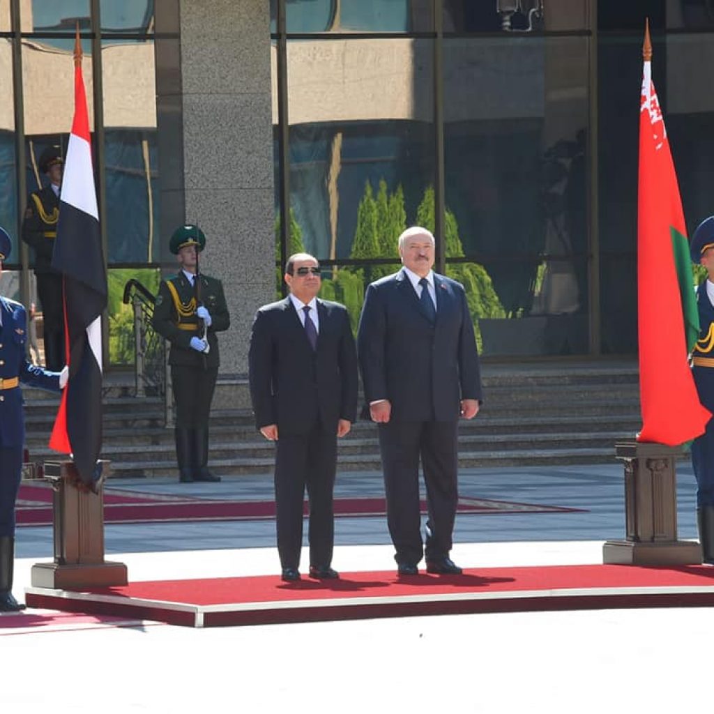 التفاصيل الكاملة للقاء السيسي ورئيس بيلاروسيا (صور)