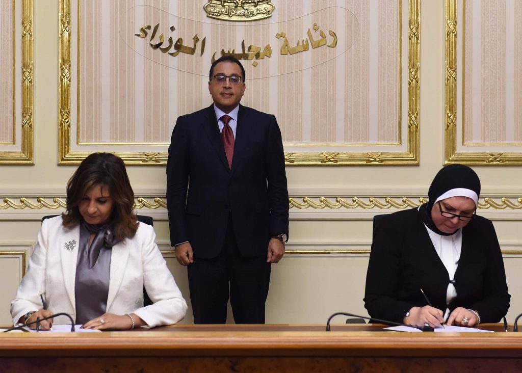 الحكومة: تنفيذ مشروعات بدعم المصريين بالخارج للحد من الهجرة غير النظامية