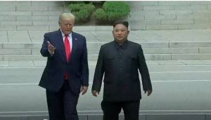 ترامب وزعيم كوريا الشمالية يلتقيان عند المنطقة المنزوعة السلاح