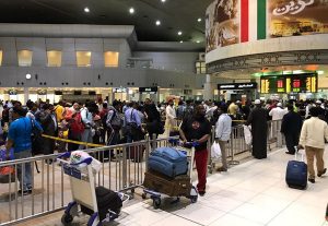 «الهجرة» و«السياحة» تتابعان شكوى مصريين بالكويت بشأن إلغاء تذاكر سفرهم