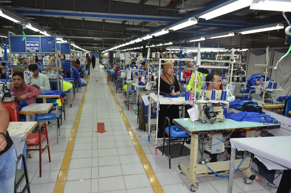 فيروس كورونا يتسبب في انخفاض إنتاج مصانع الملابس الجاهزة بالإسكندرية والبحيرة
