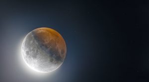 "ناسا" تنشر صورة فريدة لظل الأرض المنعكس على القمر أثناء الخسوف