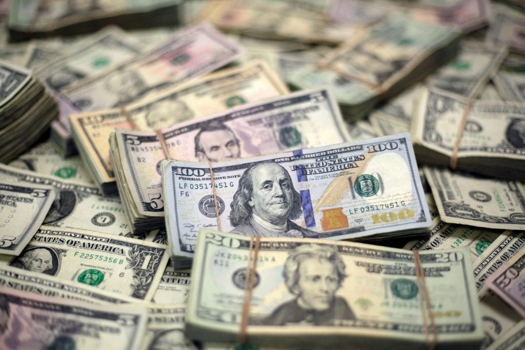 مصدر حكومي: خفض فائدة الدولار أكثر تأثيرا على السلع التموينية من «الجنيه»