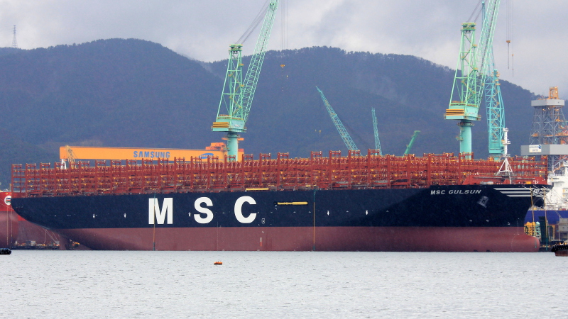 أكبر سفينة حاويات فى العالم تعبر قناة السويس أواخر يوليو