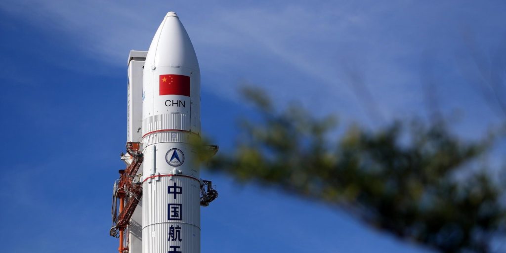 «احتمالات بهبوطه على منطقة مأهولة».. بيان من البحوث الفلكية حول «الصاروخ الصيني»