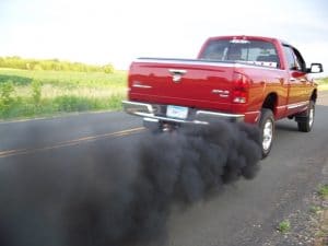 وزيرة البيئة: 250 حملة لفحص عوادم السيارات لخفض تلوث الهواء