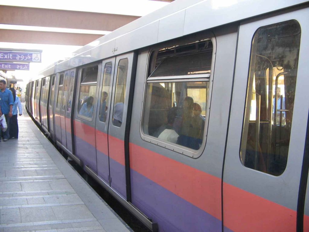 «النقل» تفاوض ميتسوبيشى لصيانة 58 قطارًا بخطي مترو الأنفاق