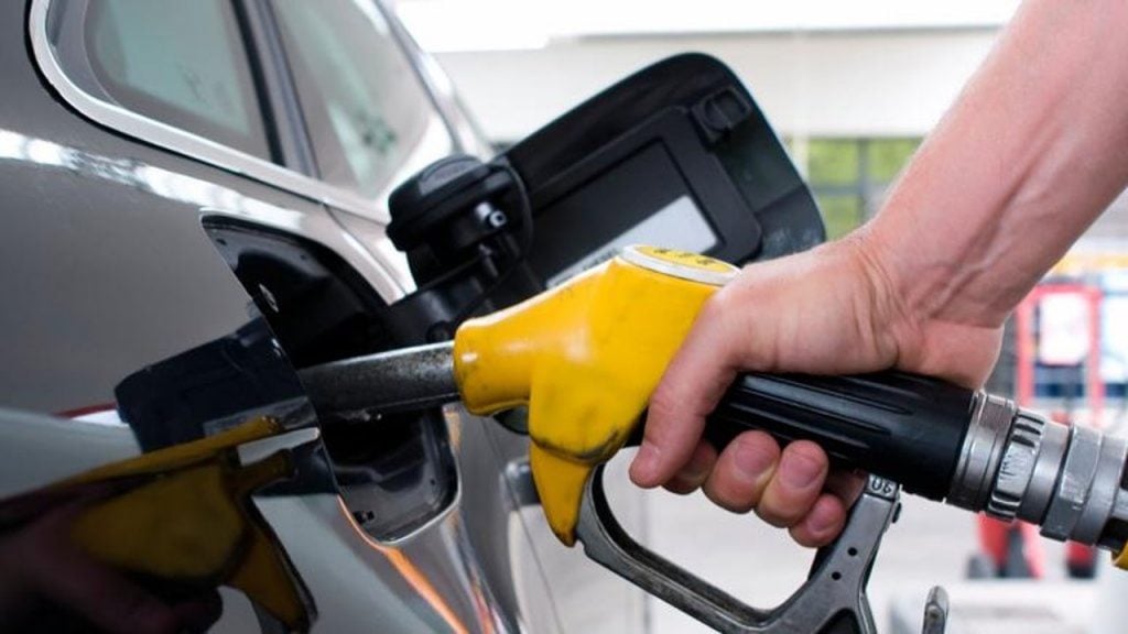 توقعات بتثبيت أسعار البنزين مطلع العام الجديد