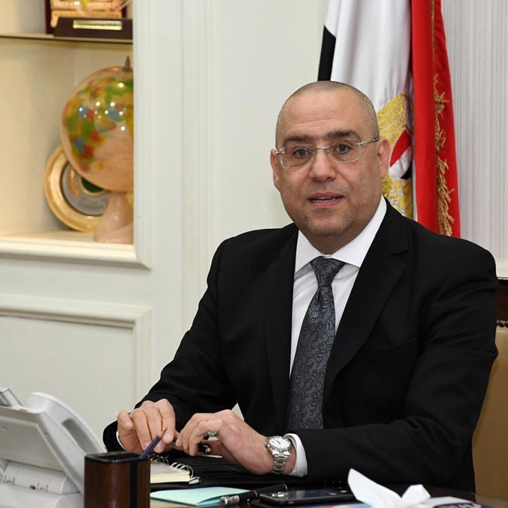 وزيرالإسكان يطالب بإعداد دراسة مرورية  وبدء تطوير القاهرة الخديوية