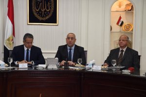 وزيرا الإسكان والآثار ومحافظ القاهرة يتابعون مشروع تطوير بحيرة عين الصيرة