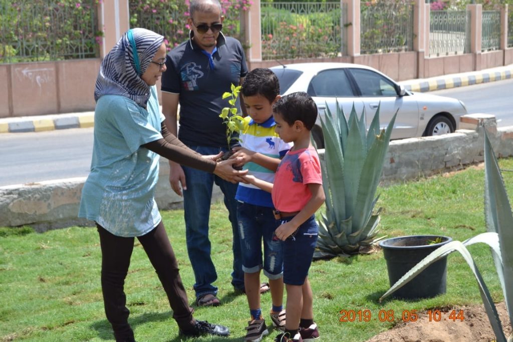 جهاز أسيوط الجديدة يطلق مبادرة «بأيدينا نخضرها» لتجميل المدينة