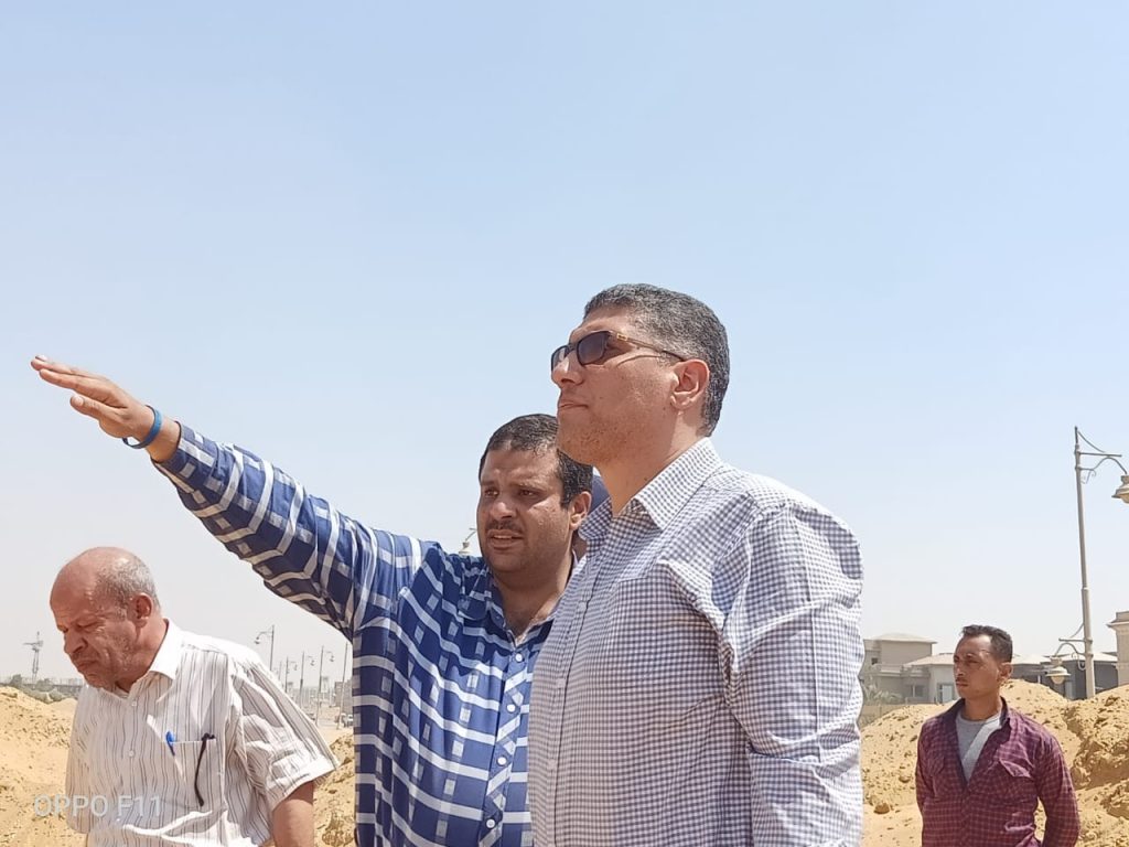 رئيس جهاز «القاهرة الجديدة» يتابع أعمال تطوير الطرق بمنطقة الامتداد