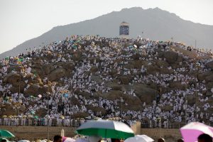 جبل عرفات يستقبل أكثر من مليوني حاج يؤدون الركن الأعظم اليوم