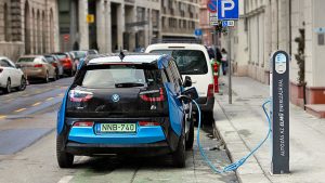 وكالة دولية : مبيعات السيارات الكهربائية عالميا قد تصل إلى 17 مليون وحدة بنهاية 2024