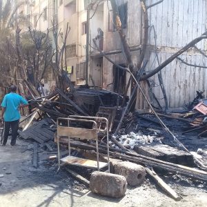 حريق يلتهم 6 شقق بالقطامية.. وأهالي يطالبون بمساكن مؤقتة للمتضررين (صور)