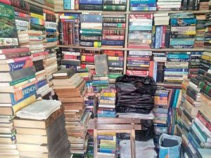 «المصنفات» تضبط 124 ألف نسخة كتاب تعليمي مقلد بالأزبكية
