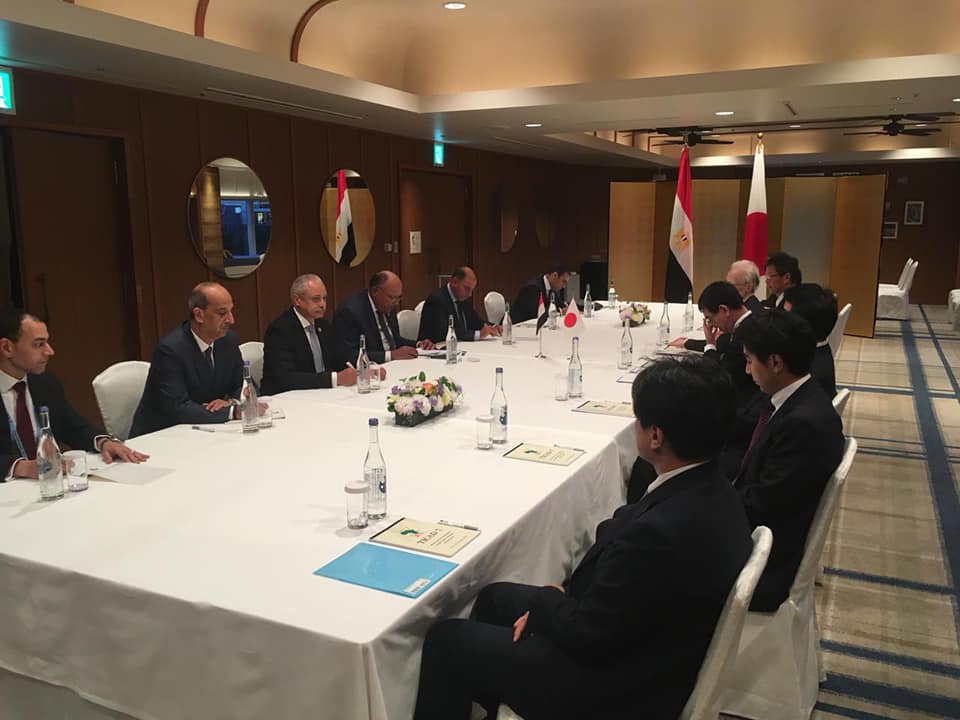 وزير الخارجية يبحث مع نظيره الياباني تعزيز العلاقات الثنائية والقضايا المشتركة