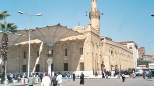 «الأوقاف» تنفي إسناد إدارة مسجد الإمام الحسين إلى أي جهة