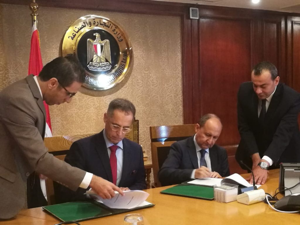 اتفاقية مصرية سويسرية للتعاون في الأنسجة والملابس