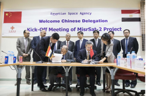 توقيع وثائق بدء تنفيذ مشروع القمر الصناعي مصر سات 2 مع الصين