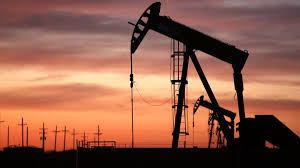 رويترز: أسعار النفط العالمية تتحدى هجمات السعودية وتعاود الانخفاض