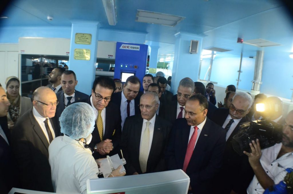 افتتاح أول معمل مصري صيني لتصنيع الألواح الشمسية بسوهاج