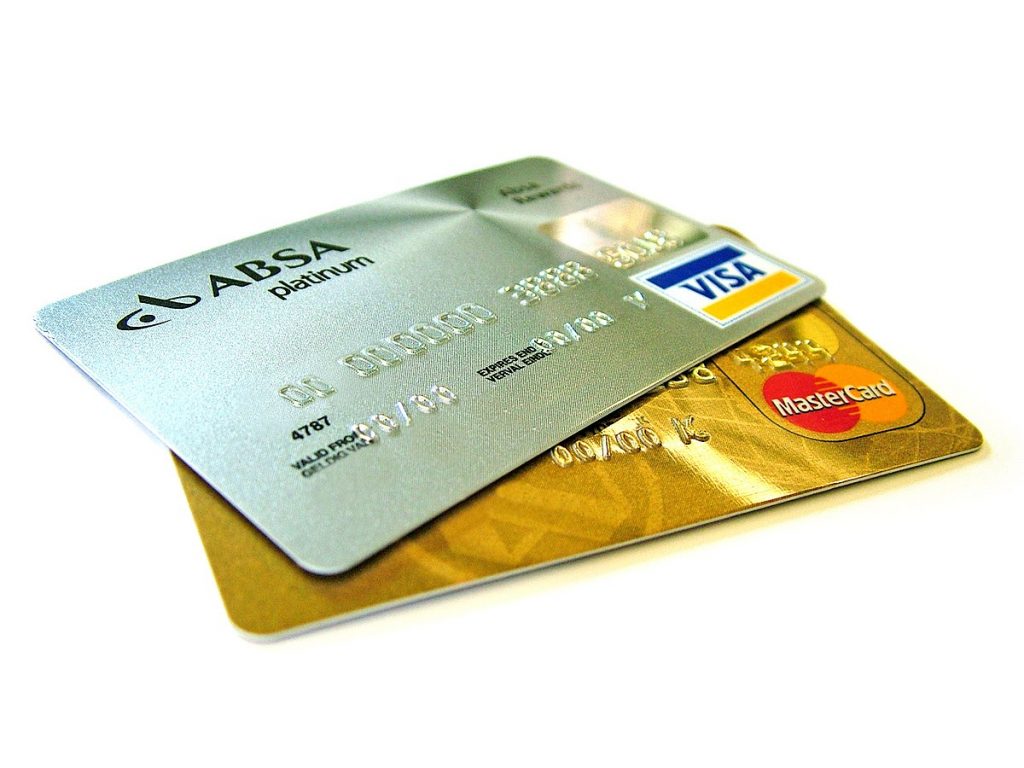 أكبر 5 بنوك تصدر 210 آلاف بطاقة مصرفية خلال 6 أشهر