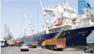 ميناء الإسكندرية يرفع شعار «الخدمة بدون رسوم ولا نقبل الإكراميات» (مستند)