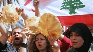 الأزمة الاقتصادية تدفع المطاحن اللبنانية لبيع الدقيق بالدولار