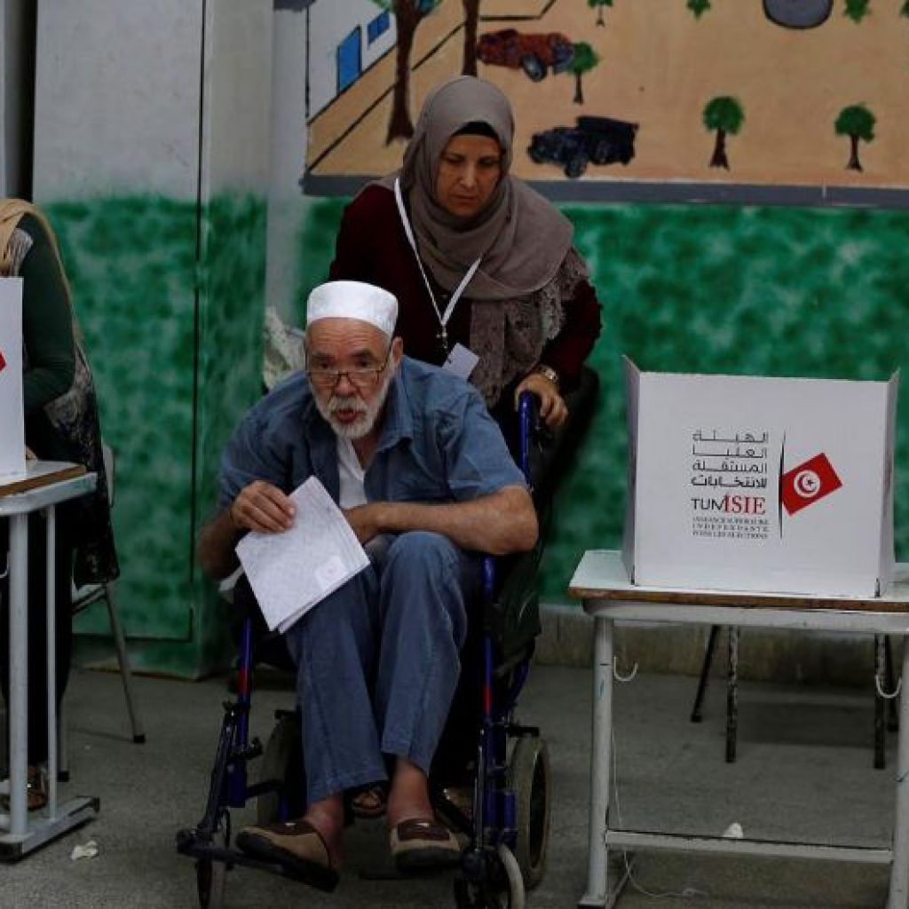 إعلان النهضة وقروي تصدر الانتخابات التشريعية في تونس "يصعب" تشكيل الحكومة