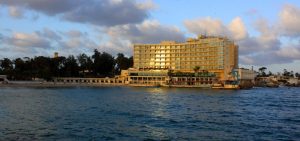 بعد إلغاء وزيرة السياحة قرار الملكية.. تفاصيل أزمة فندق «هلنان فلسطين»