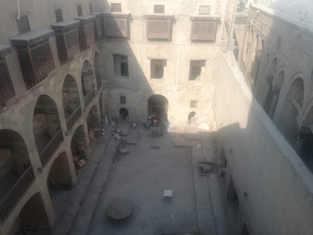 وزارة الآثار: السيطرة على حريق محدود بخان الزراكشة بشارع الأزهر (صور)