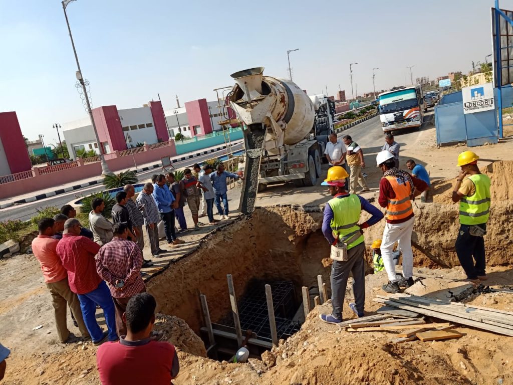 رئيس الجهاز: نقل خط مياه الشرب المتعارض مع محطة القطار الكهربائى بمدينة الشروق