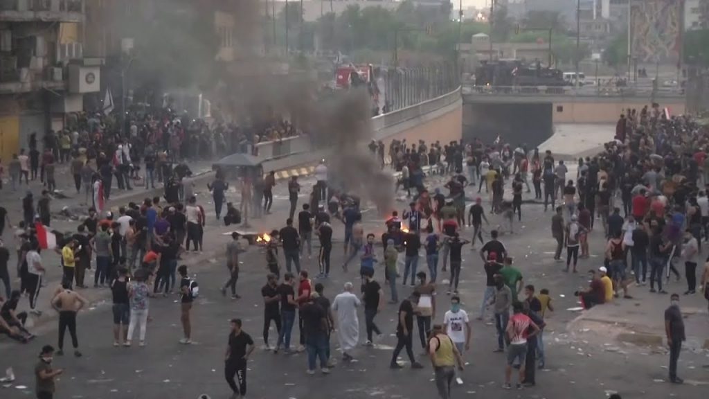 رويترز: التوك توك ينقذ المتظاهرين من رصاص القناصة فى بغداد