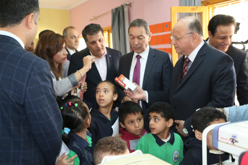 محافظ القاهرة: إطلاق «أولادنا في عنينا» للكشف عن أمراض العيون والأنيميا والسكري للطلاب
