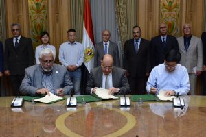 وزير الإنتاج الحربى يشهد توقيع مذكرة لإنشاء مصنع لمحطات شحن السيارات بالكهرباء