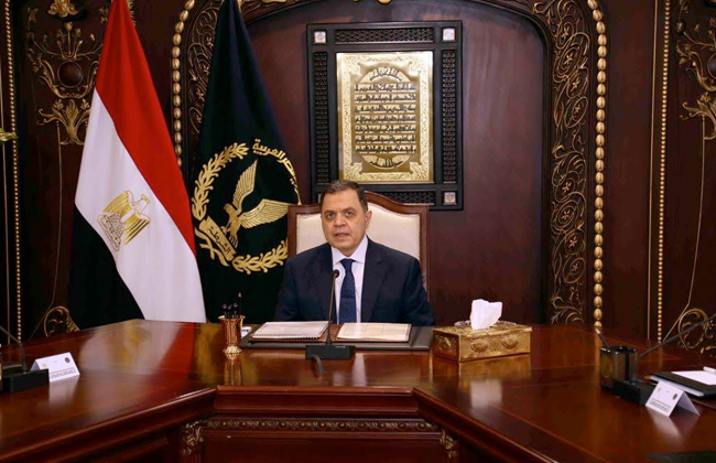 قرار وزاري بإبعاد أجنبي يحمل جنسية جزر القمر عن مصر