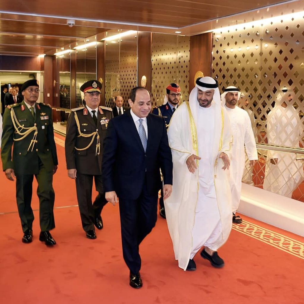 الرئيس السيسي يصل إلى الإمارات (صور)
