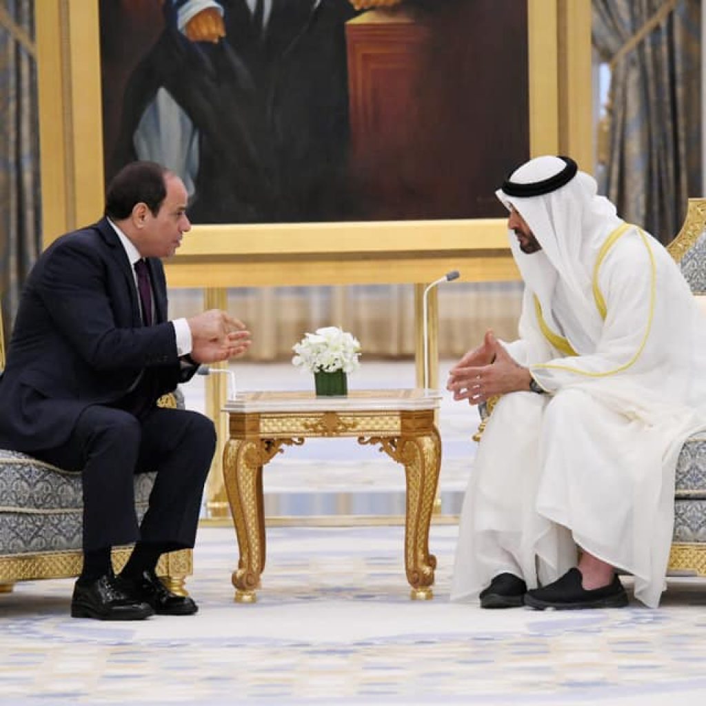 السيسي يؤكد من أبو ظبي على أهمية مواصلة العمل على وحدة الصف العربي