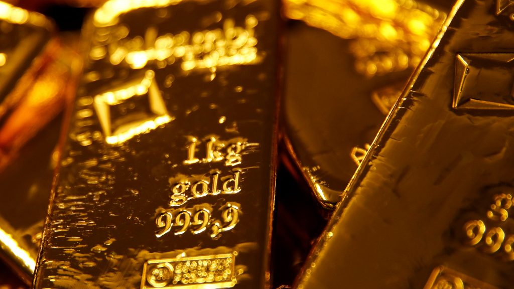 أسعار الذهب تهبط 2% لأدنى مستوى منذ أكثر من شهر